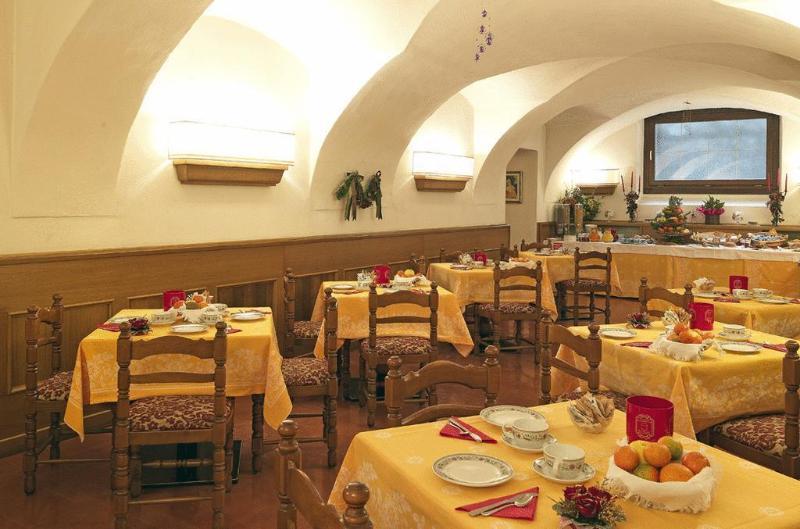 Pinzolo-dolomiti Hotel